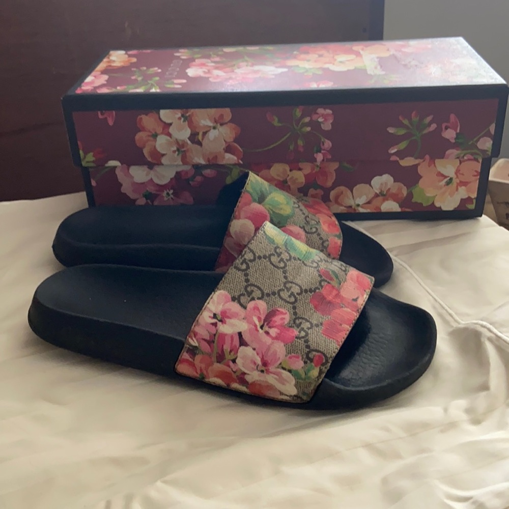 Gucci bloom slides size 38